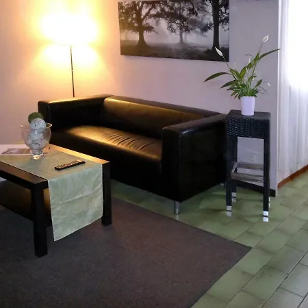Papillon San Polo dʼEnza in Caviano